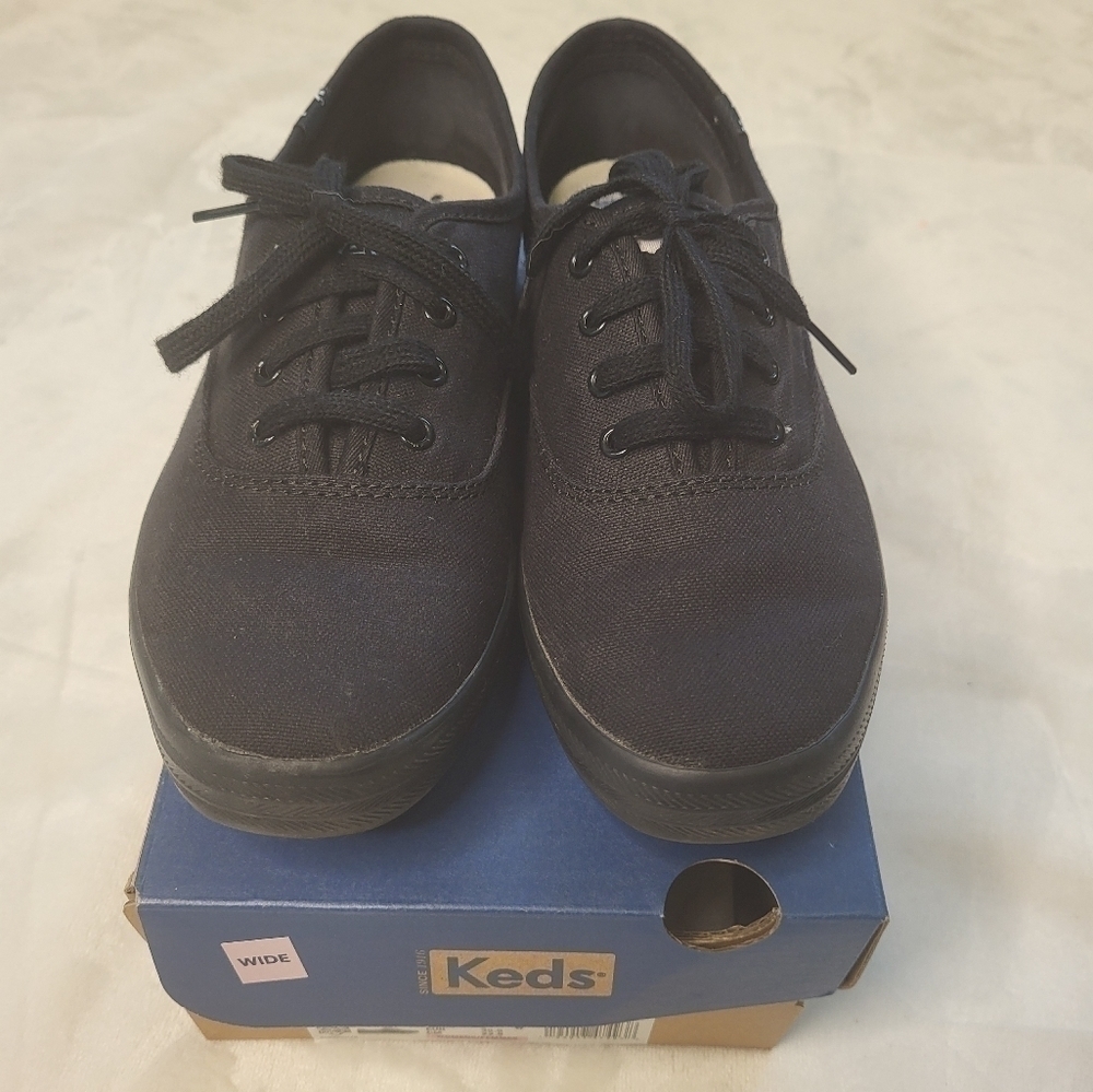 KEDS Champion Sneaker Shoe. Black. Size 5.5 Wide 5.5W